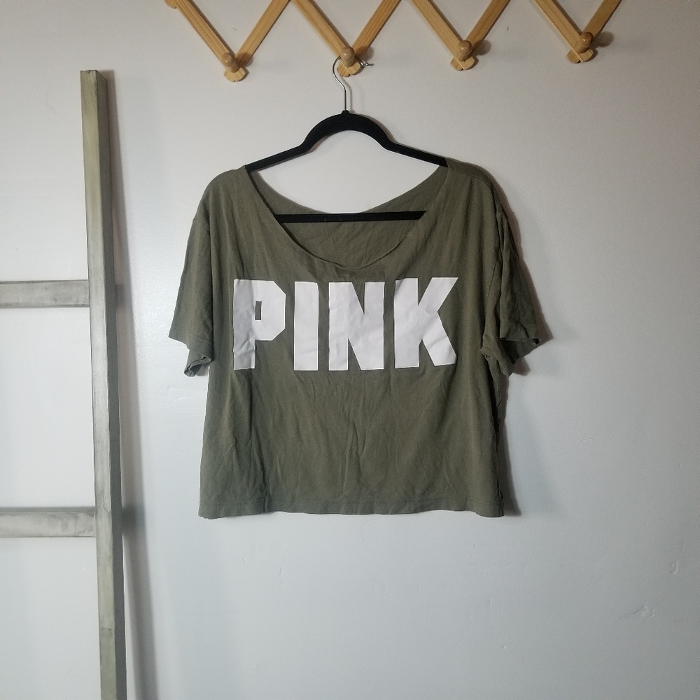 PINK VICTORIA'S SECRET WOMEN'S OLIVE AND WHITE CROPPED TEE SIZE LARGE